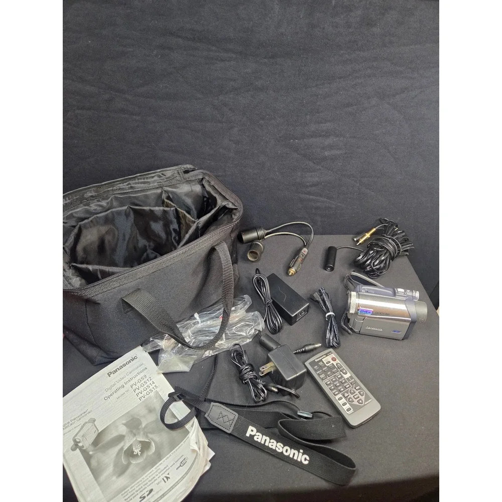 Panasonic PV-GS15 MiniDV Palmcorder Camcorder 24x Optical Zoom Bundle Bag Remote